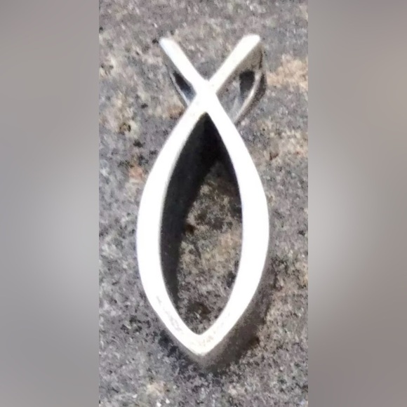 James Avery Retired Rare Thick Vertical Fish Pendant Unisex